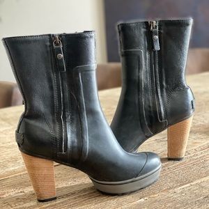 SOREL Medina Black Leather Platform Rain
Boots - Wooden Heel